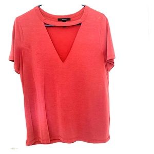 Red raw-hem v-neck T-shirt